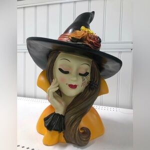 Bella lux Halloween pretty witch bust